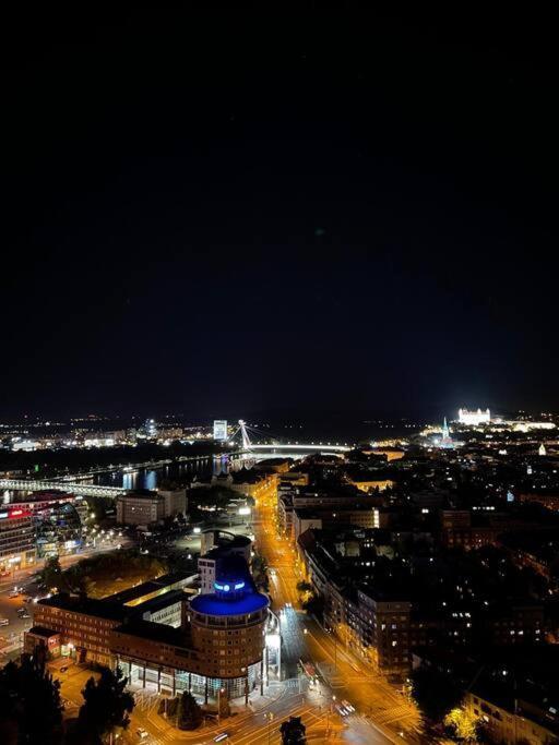 Sky-Park Flat&Parking Apartment Bratislava Bagian luar foto
