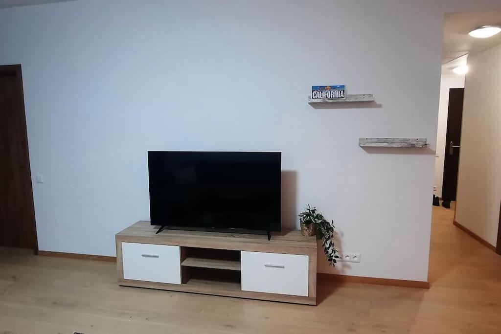 Sky-Park Flat&Parking Apartment Bratislava Bagian luar foto