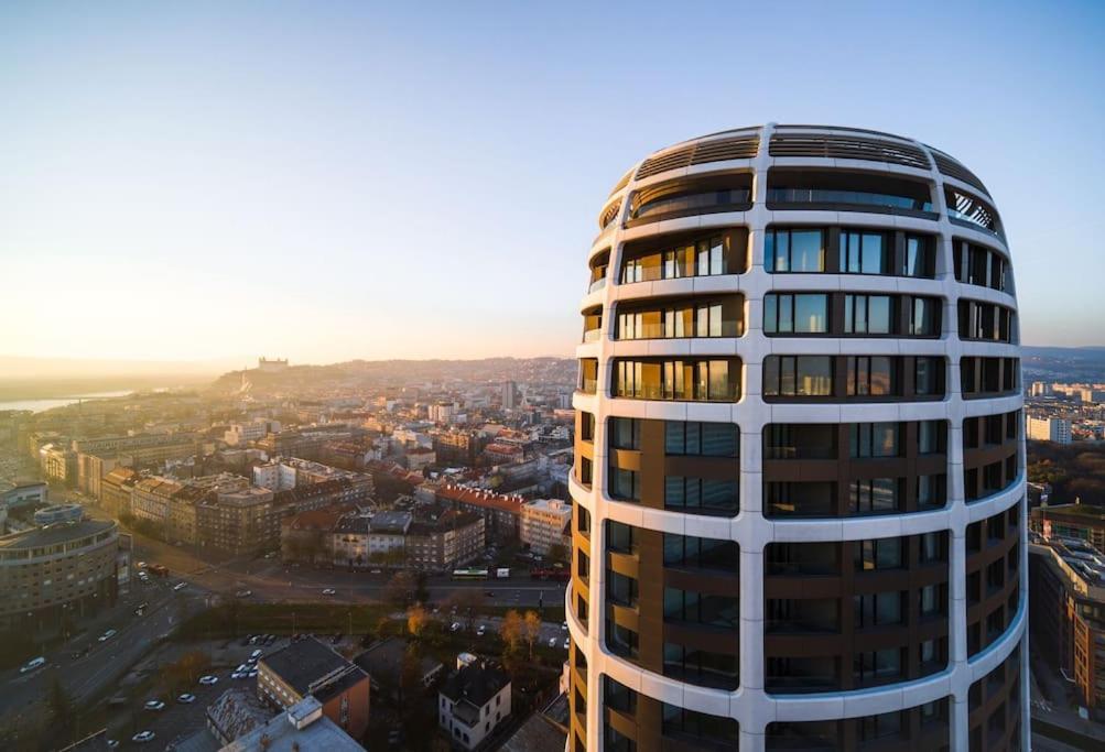 Sky-Park Flat&Parking Apartment Bratislava Bagian luar foto