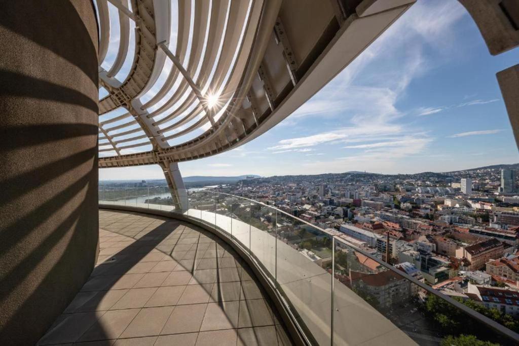 Sky-Park Flat&Parking Apartment Bratislava Bagian luar foto
